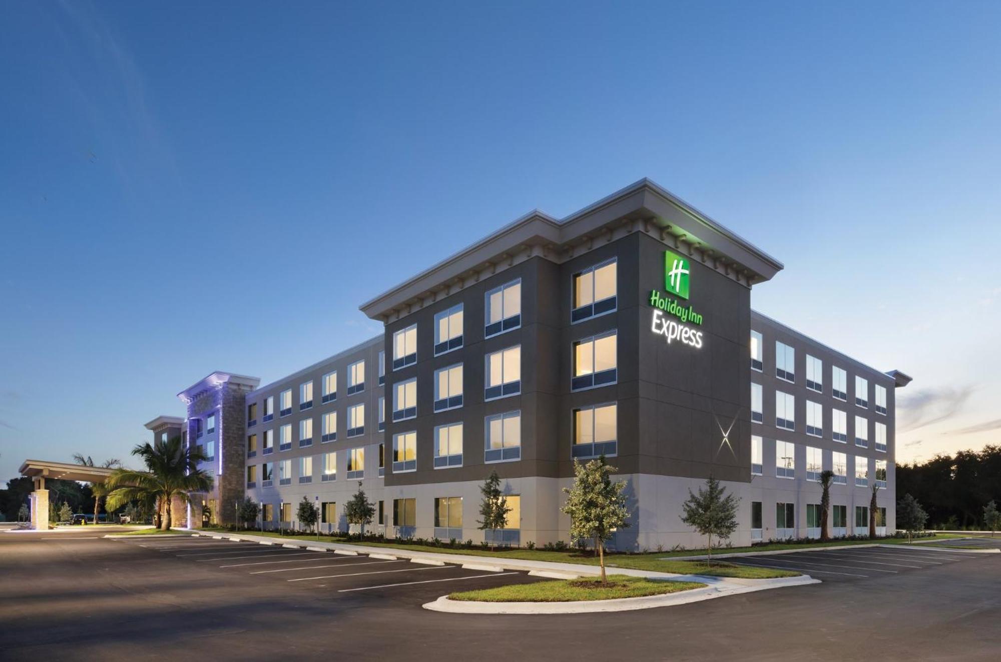 Holiday Inn Express Cape Canaveral By Ihg المظهر الخارجي الصورة